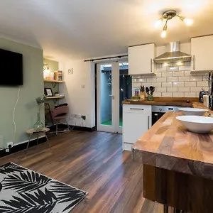 Modern 1-bed Central With Outside Space , Brighton United Kingdom